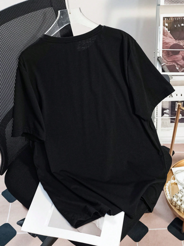SpongeBob SquarePants | SHEIN Camiseta negra de manga corta, cuello redondo, de corte holgado con lindo estampado de dibujos animados y letras, para mujer