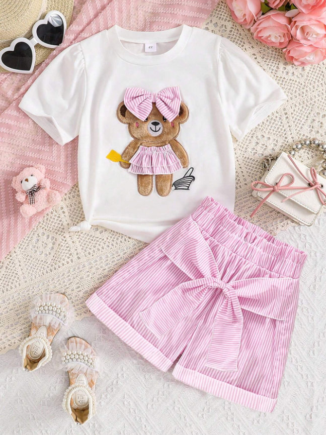 Conjunto informal para niña joven con camiseta de manga corta bordada de oso y shorts de cintura de lazo