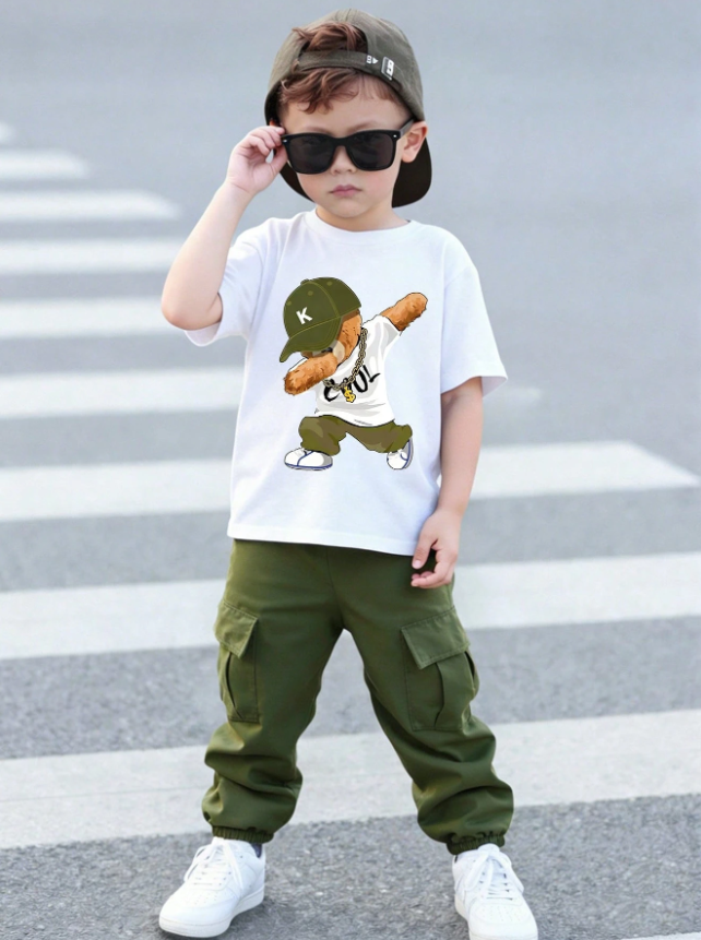 Set de 2 piezas con camiseta de manga corta de cuello redondo con estampado de oso joven y pantalones cargo