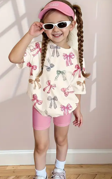 Un conjunto de dos piezas para niña